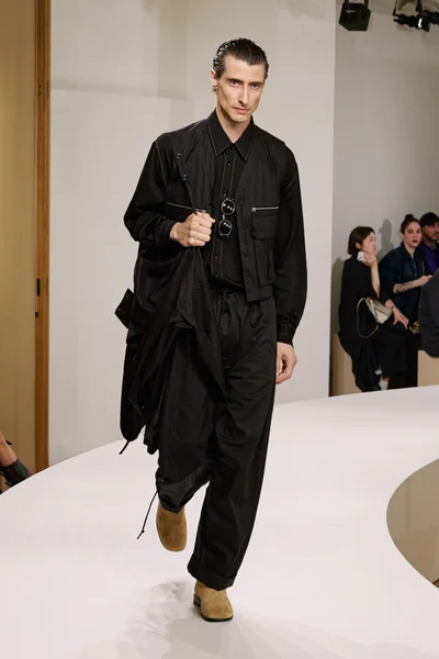 Look 25